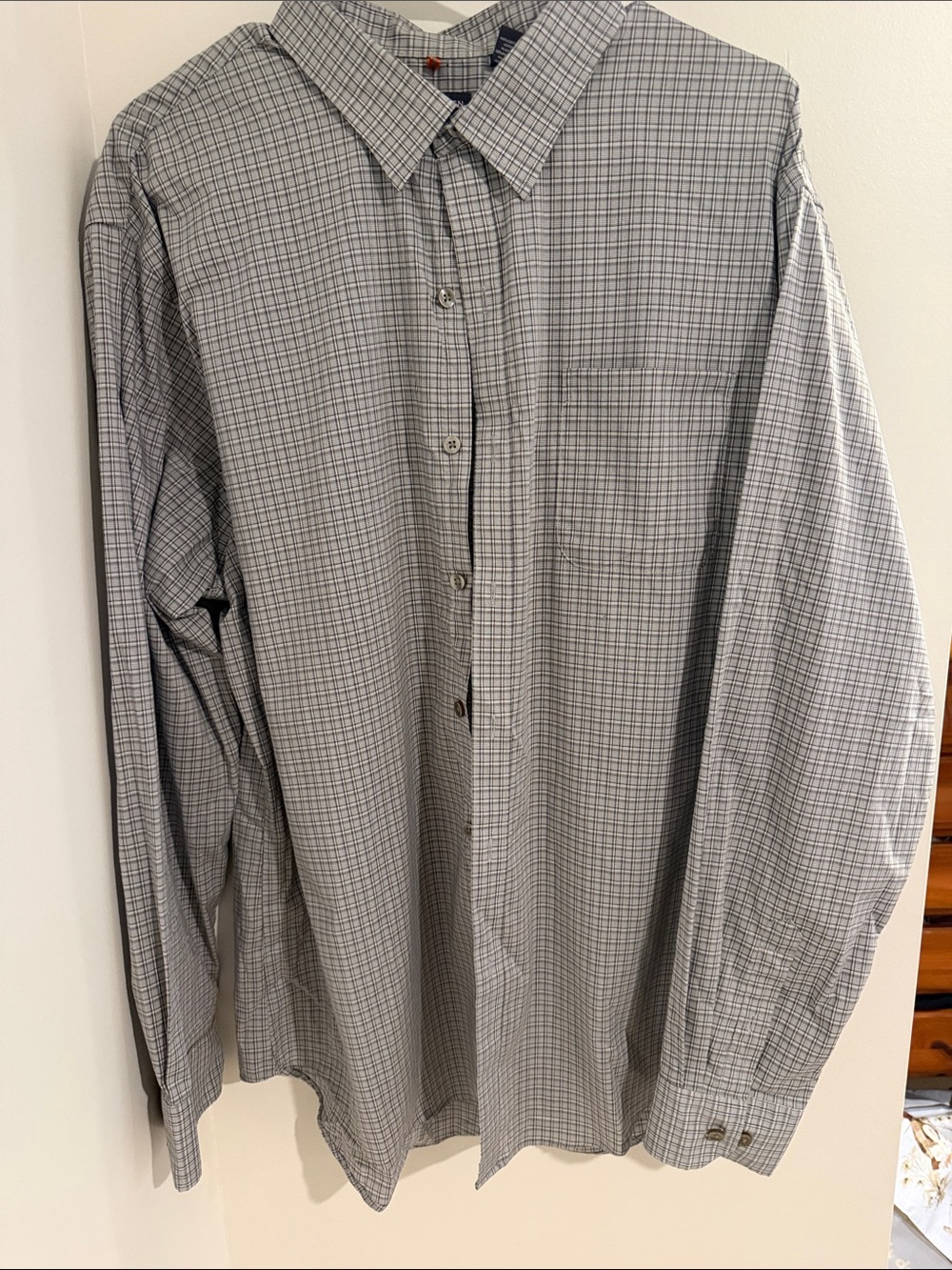 Van Heusen Men's Gray and White Check Dress Shirt
